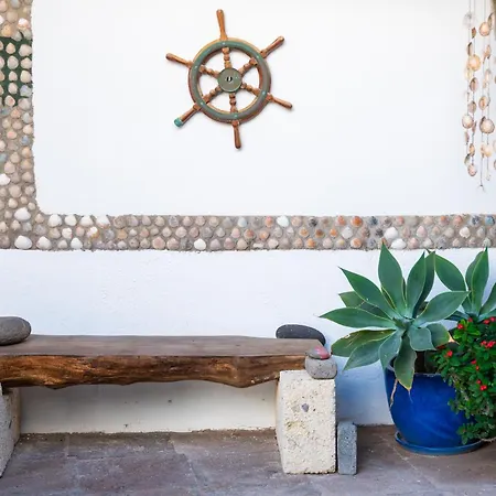 Traditional Canary House Next To The Tatil Evi Poris de Abona