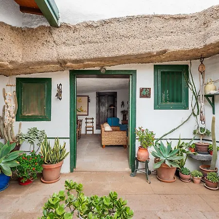 Traditional Canary House Next To The * Poris de Abona