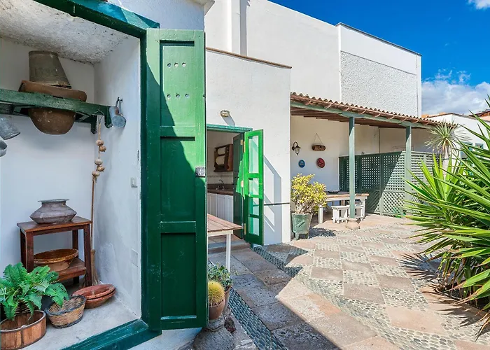Traditional Canary House Next To The بيت للعطل *