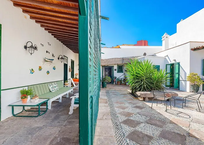 Traditional Canary House Next To The بوريس دي أبونا