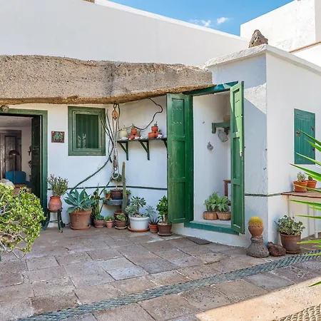 Traditional Canary House Next To The