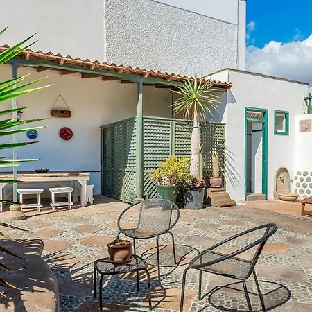 Traditional Canary House Next To The *