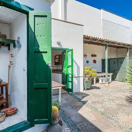 Traditional Canary House Next To The بيت للعطل *