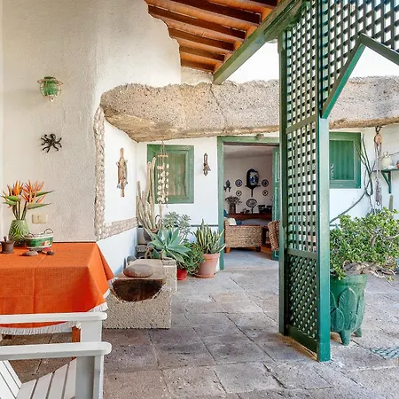Dom wakacyjny Traditional Canary House Next To The