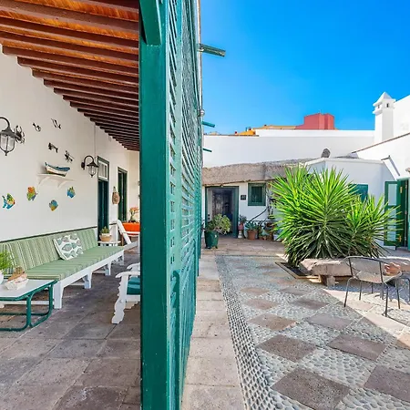 Traditional Canary House Next To The Poris de Abona